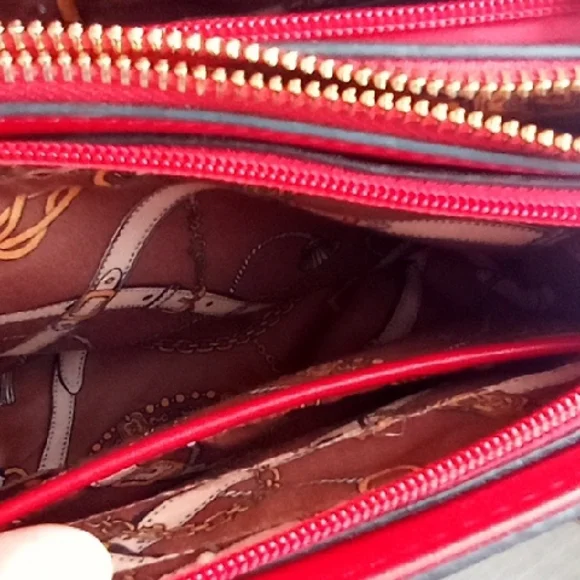 Elegant Red Handbag - Picture 4 of 12